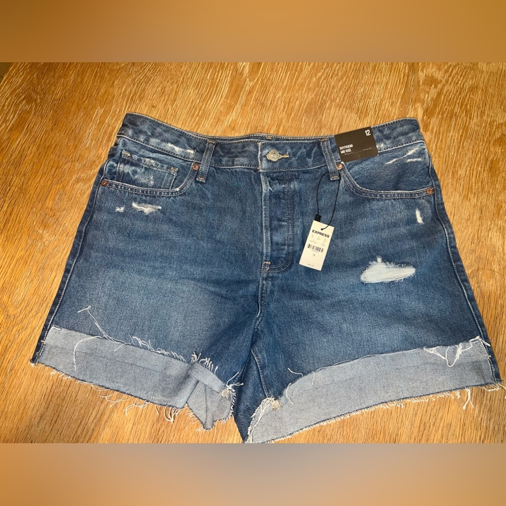 Express Boyfriend Mid-Rise Short- Dark Wash